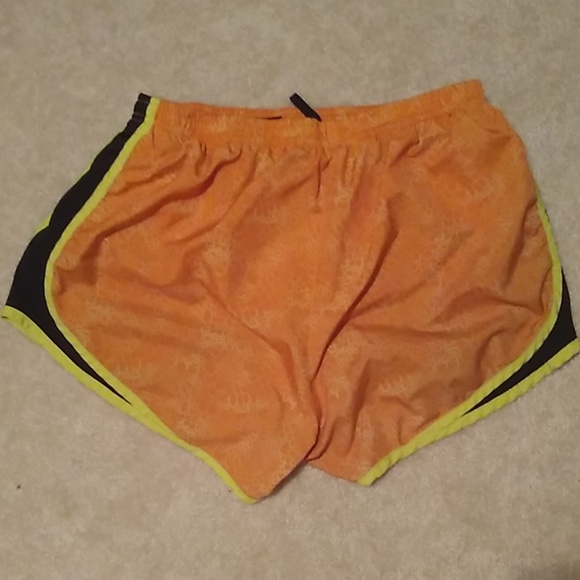 Nike running shorts - Picture 2 of 4